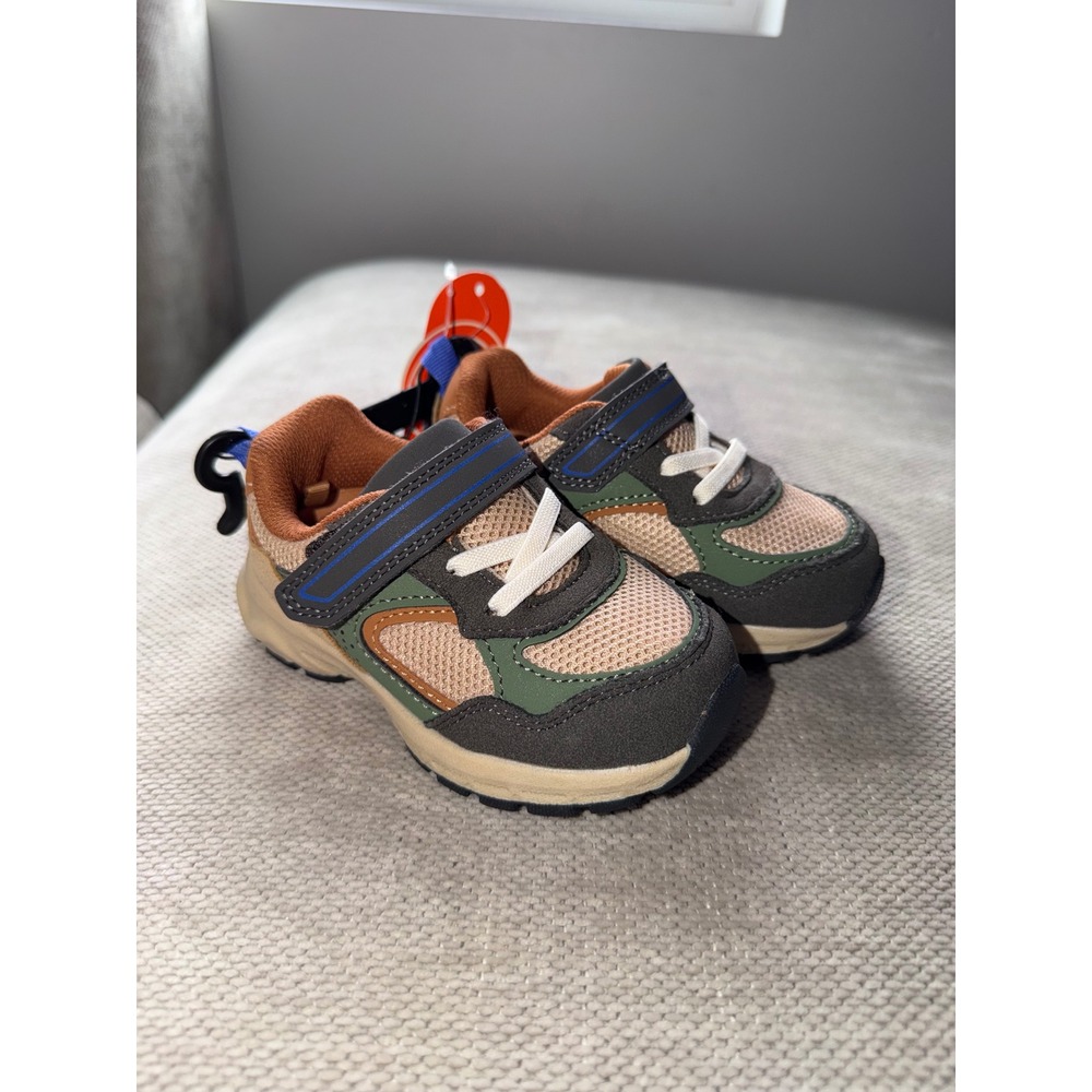 Boy chunky jogger sneakers size 6